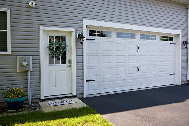 24/7 Emergency Garage Door Panel Replacement experts in Emerald Bay, TX